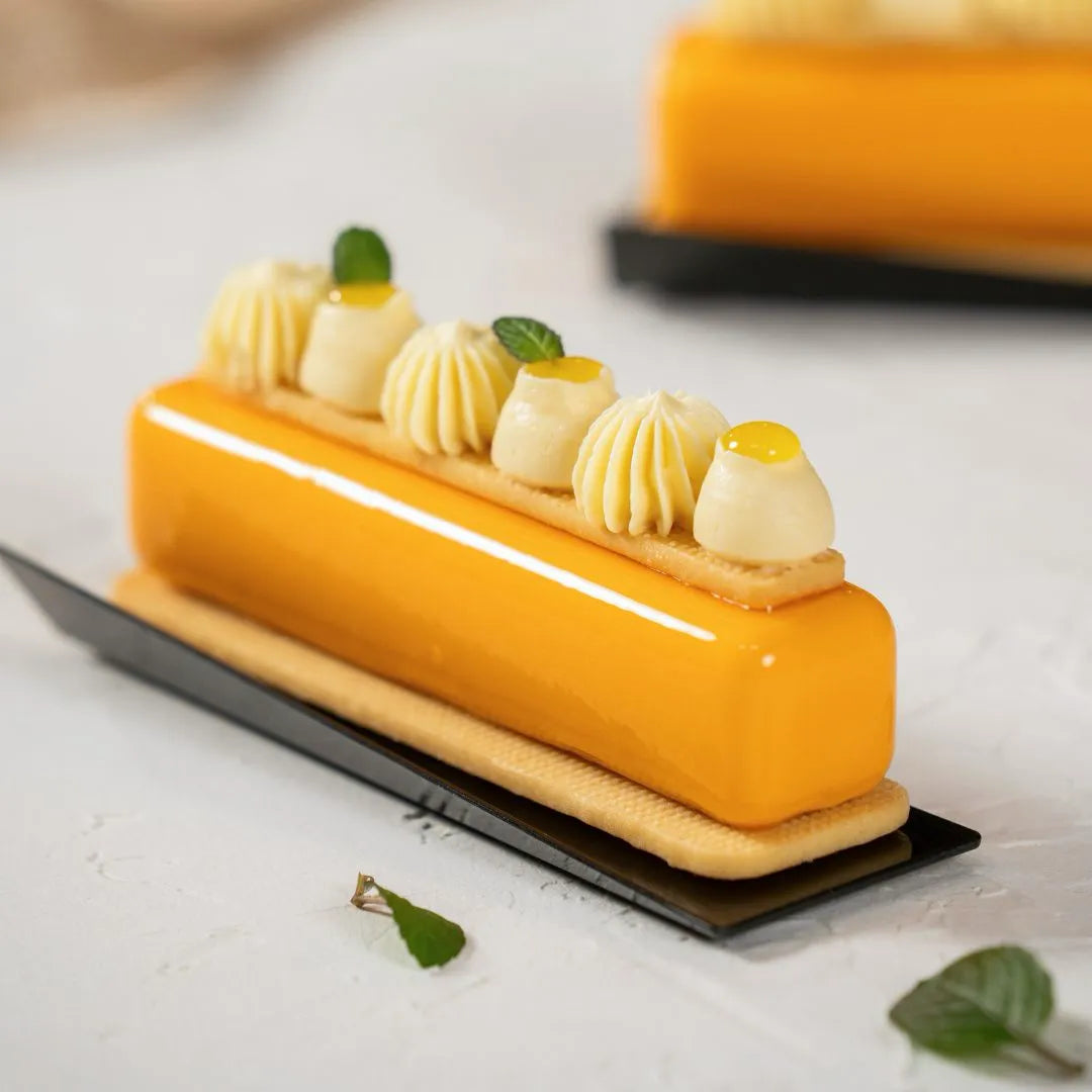 Mini Gateaux: Corazón de Frambuesa, Tarta Banoffee, Lingote de Naranja y Tarta de Arándanos