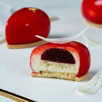 Mini Gateaux: Corazón de Frambuesa, Tarta Banoffee, Lingote de Naranja y Tarta de Arándanos